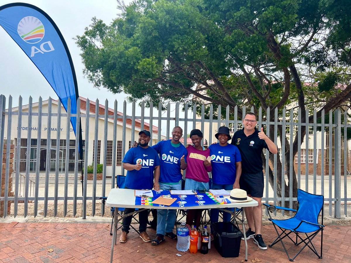 DAEasternCape's tweet image. We are waiting for you! This is your last day to register. You can only vote at the station where you are registered. Make sure you are registered correctly at check.da.org.za
#RescueSA #RegisterToVoteDA