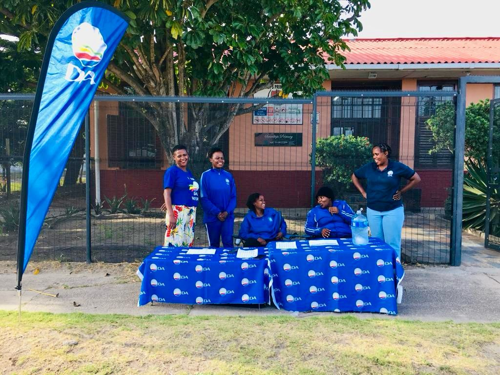 DAEasternCape's tweet image. We are waiting for you! This is your last day to register. You can only vote at the station where you are registered. Make sure you are registered correctly at check.da.org.za
#RescueSA #RegisterToVoteDA