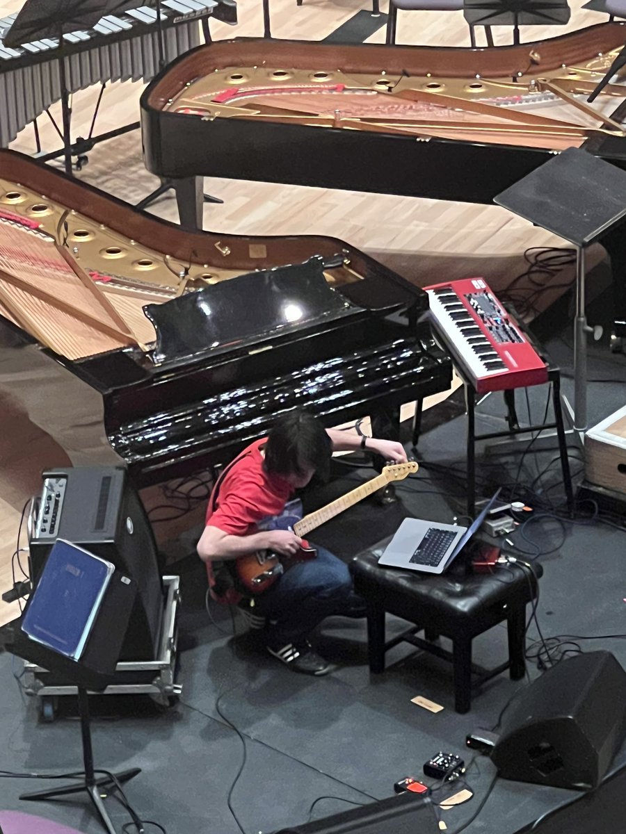 k4shf's tweet photo. Amazing Performance by @JnnyG of @radiohead he set his equipment up himself and played a faultless set himself non stop #GuitarLegend performing #ElectricCounterpoint @SteveReich Festival with @the_halle 👏👏👏@BridgewaterHall watching with #OldhamHour Crew 😉@GalleryOldham https://t.co/9FhaaXQqex