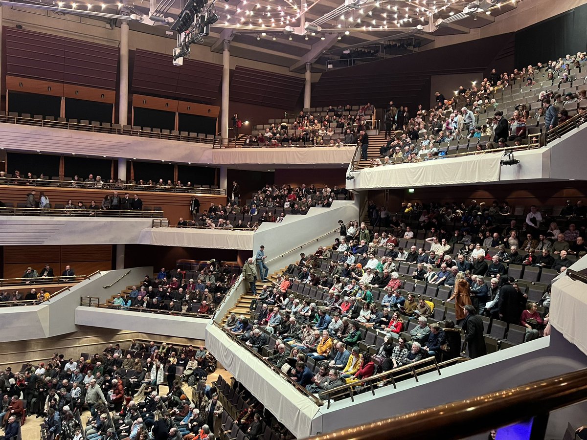 k4shf's tweet photo. Absolutely incredible night @BridgewaterHall celebrating the music of @SteveReich Festival @the_halle bumped into some #OldhamHour friends✅#ElectricCounterpoint @JnnyG @GalleryOldham 👏👏👏👏live orchestra ❤️ https://t.co/6PyvJ758JP