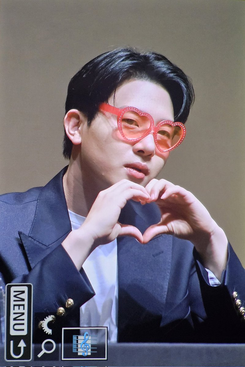 gallery_310's tweet photo. 240204 김민석 2nd EP 【회상】 발매 기념 비트로드 팬사인회

#멜로망스 #melomance #멜로망스김민석 #김민석 #KimMinSeok
#회상 #Reminiscence
#영원을약속해줘요 #EternalSunshine https://t.co/hjKIMd6KWg