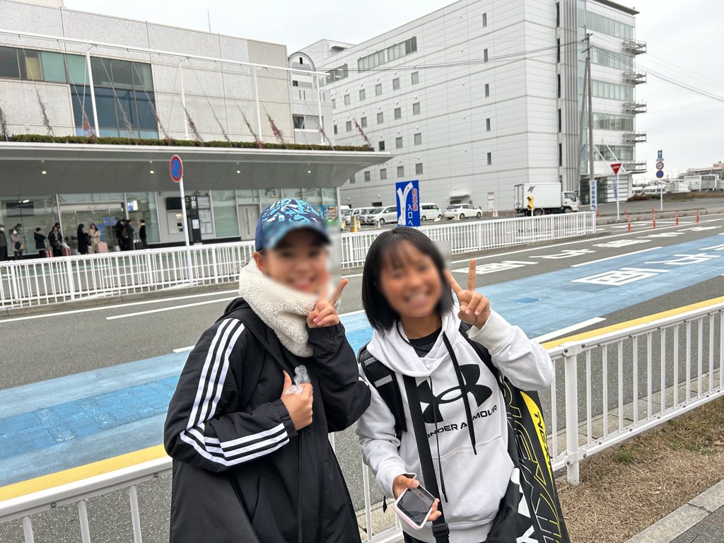 mametsugu1974's tweet photo. HY-projectツアーファイナル参加しました。
公式戦は初戦敗退。 強かった…
その後練習試合もたくさん出来て実りのある遠征になりました。自信になってくれると嬉しいな。
#ソフトテニス #hyproject #熊本 #東風平ジュニア #遠征 https://t.co/ncLGxMHzGr