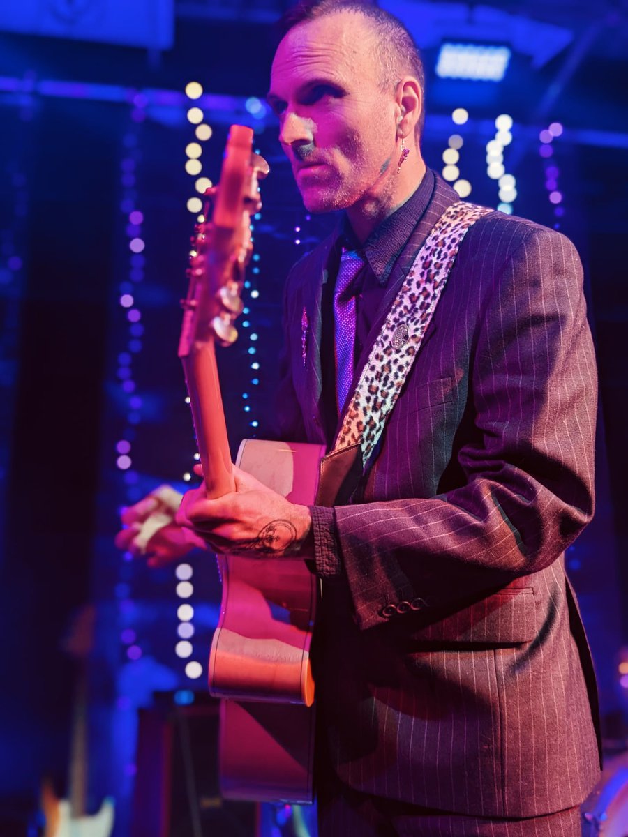 magiceightball8's tweet image. To book Magic Eight Ball the band or myself solo to play your venue, concert or tour, radio or TV show, or to interview me for your publication anywhere in the world, please e-mail: igetastrangemagic@gmail.com

📸 Photo courtesy of Mary Stovall.

#bazfrancis #magiceightball