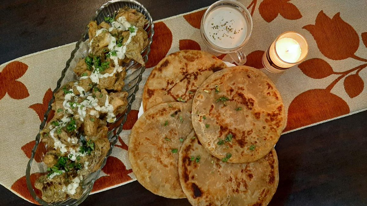 Sunday special Malai boti with whole wheat paratha.🤎🤎
sometimes it’s healthy to have a cheat day😂
 happy sunday 
🌺🌺good afternoon💙💙