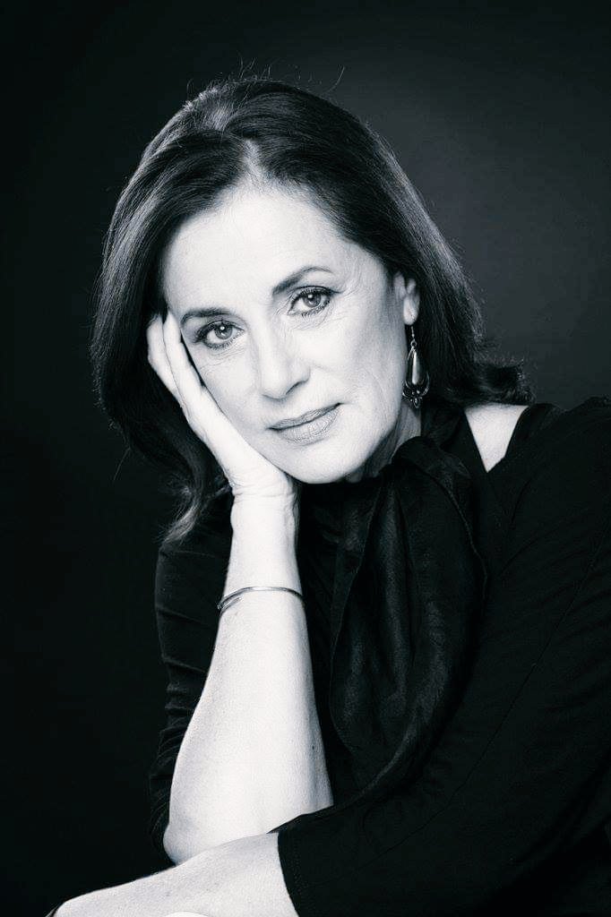 FansdHelenaRojo's tweet photo. Con los corazones rotos nos despedimos de nuestra amada Helena... Gracias por tanto que nos regalaste, gracias siempre! 💔🤍🕊️🙏 https://t.co/O5y1X9JfHy