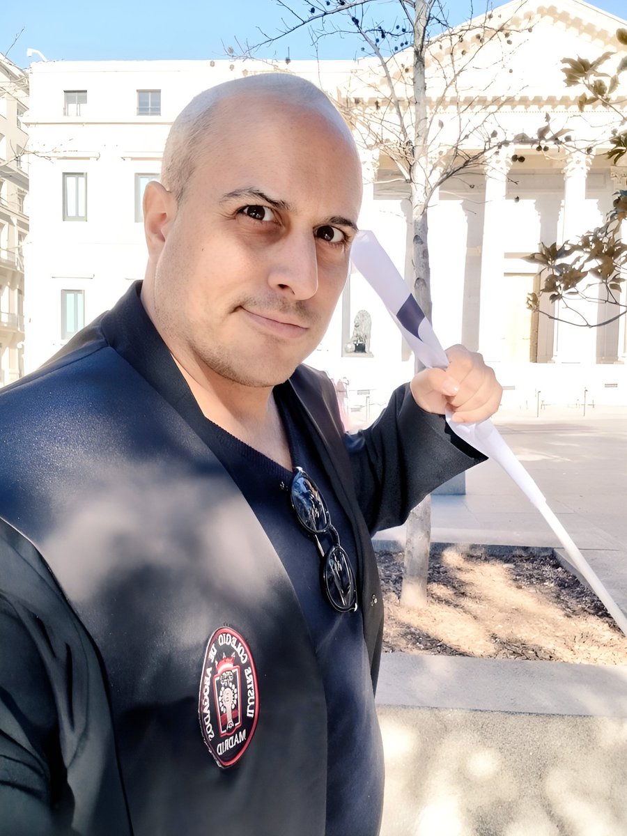 SrDanigmas's tweet photo. Queridos tuiteros,

Hoy quiero conmemorar el Día Mundial contra el Cáncer, un día que me llama a la reflexión, la solidaridad y la acción. En este momento, me encuentro enfrentando esta enfermedad, diagnosticado con #LinfomaDeHodgkin y la proxima semana me enfrento a 5 Quimioterapias.

El cáncer no solo afecta al individuo que lo padece, sino también a sus seres queridos, a sus familias y a toda la comunidad que le rodea. Es una batalla que libramos juntos, unidos en la lucha por la vida, la esperanza y la curación.

En este día, quiero rendir homenaje a todos aquellos que han enfrentado valientemente esta enfermedad, a aquellos que están en medio de la batalla y a los que lamentablemente ya no están con nosotros. Cada uno de vosotros es un ejemplo de fuerza, ​​resiliencia y amor inquebrantable.

Pero hoy no solo es un día de reflexión, también es un día de acción. Es una llamada a la solidaridad, a apoyar a aquellos que luchan contra el cáncer, a educarnos sobre la prevención y detección temprana, y a abogar por un acceso equitativo a la atención médica y a los tratamientos.

Juntos, podemos marcar la diferencia. Juntos, podemos ofrecer esperanza y apoyo a quienes más lo necesitan. Juntos, podemos trabajar hacia un mundo donde el cáncer sea una palabra del pasado, donde la curación y la prevención sean nuestra realidad.

En este Día Mundial contra el Cáncer, os insto a uniros a mí en este compromiso. Con cada paso que damos juntos, nos acercamos un poco más a un mundo libre de esta enfermedad devastadora.

Gracias por vuestra atención y su compromiso. Juntos, somos más fuertes.

Muchas gracias.

Daniel G. Mas
#Danigmas

#DiaMundialContraElCancer + #DiaInternacionalDelAbogado 💝