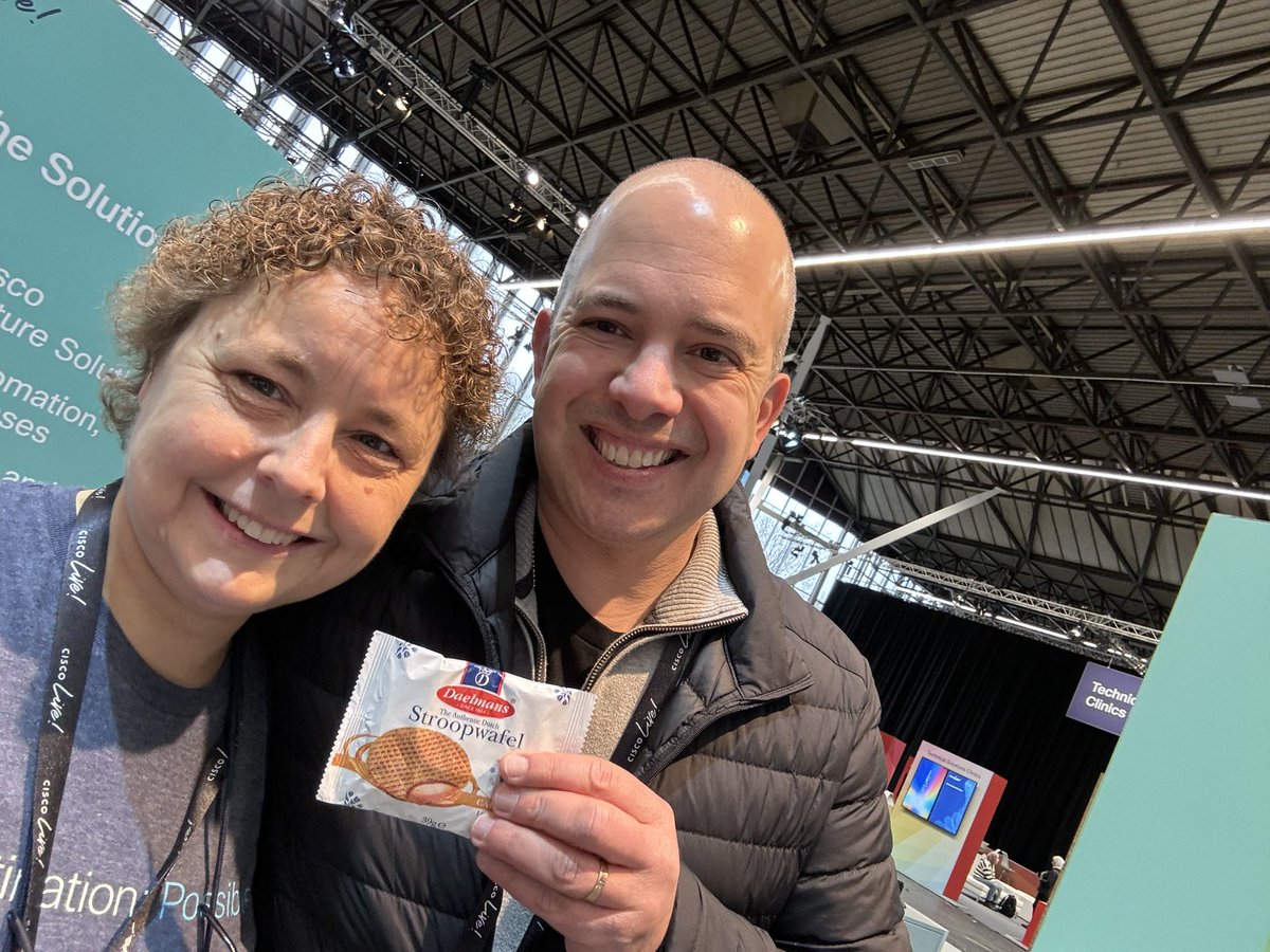 vlinder_nl's tweet image. First #stroopwafel drop-off is a fact @CiscoLive #CiscoLive #Cleur @orenbrigg