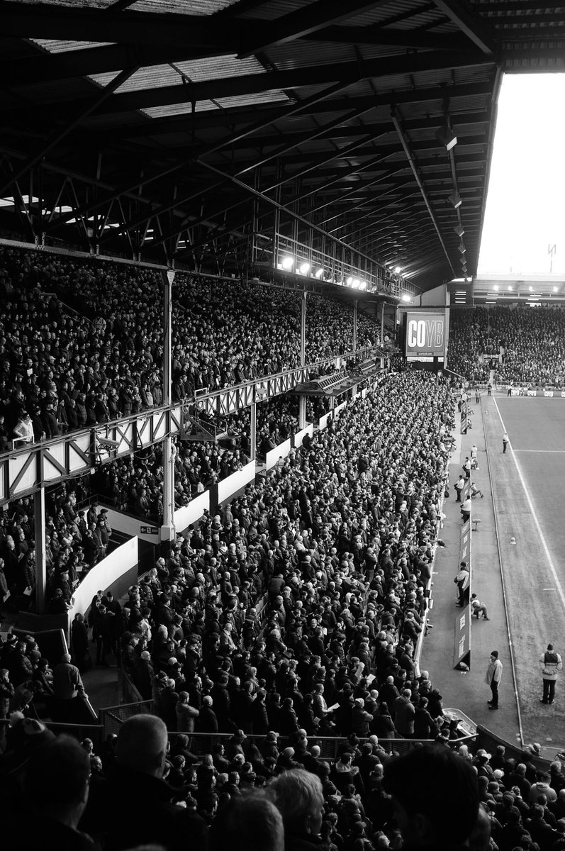 lewisroyden's tweet image. A few black and white shots from Everton v Spurs at an aggressive Goodison Park.
Including the Upper Gwladys giving the ref an earful, and the moment we equalised.
