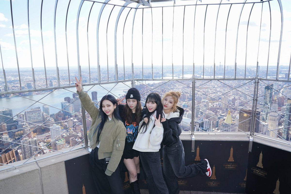 myaespadeul's tweet photo. 211123 Empire State Building
#aespa #에스파 
https://t.co/NxePTEGJtj https://t.co/c6iKENu4xI