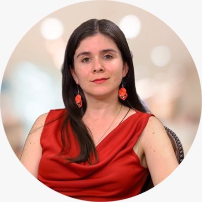 La flamante diputada clara barchiese republicana reclamando por qué tuvo que detener su luna de miel!! Por qué su distrito se quema !! Diputada usted tiene mierda en la cabeza o realmente es wueona!