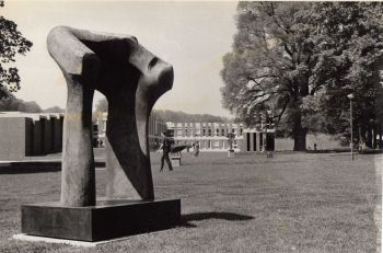 University of Sussex's missing Henry Moore Students sat on it, danced around it, draped themselves across it, loved it, loathed it, ignored it… and then it was gone. Help us trace this missing #HenryMoore bronze. rosamagazine.co.uk/the-missing-he…