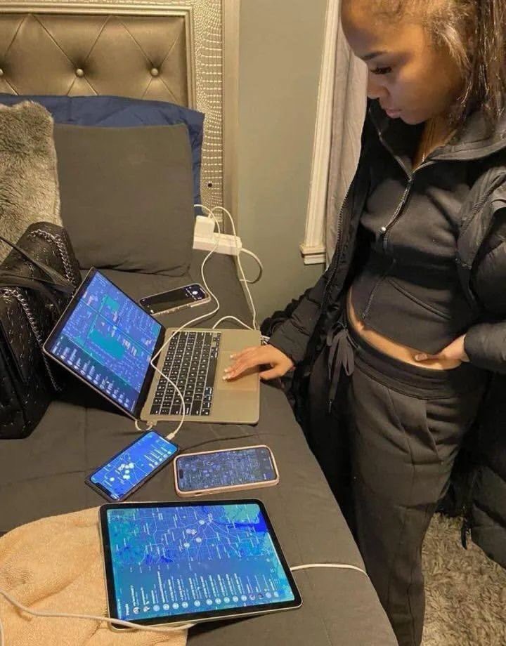 hashjenni's tweet photo. "I don’t care what he’s doing" https://t.co/9PaVWn0uoO