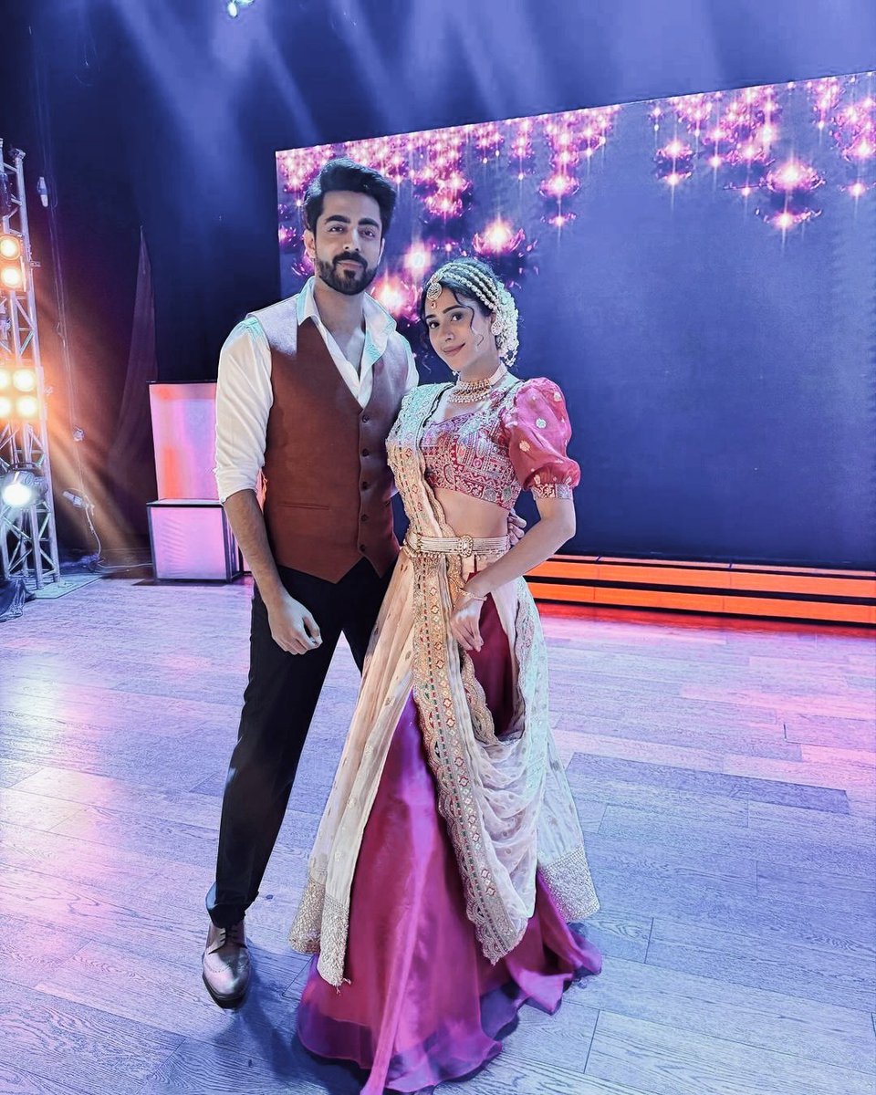 AnishaS_tweets's tweet image. They look absolutely gorgeous together. 😍🔥

#HibaNawab | #KrushalAhuja | #RuNak | #Jhanak