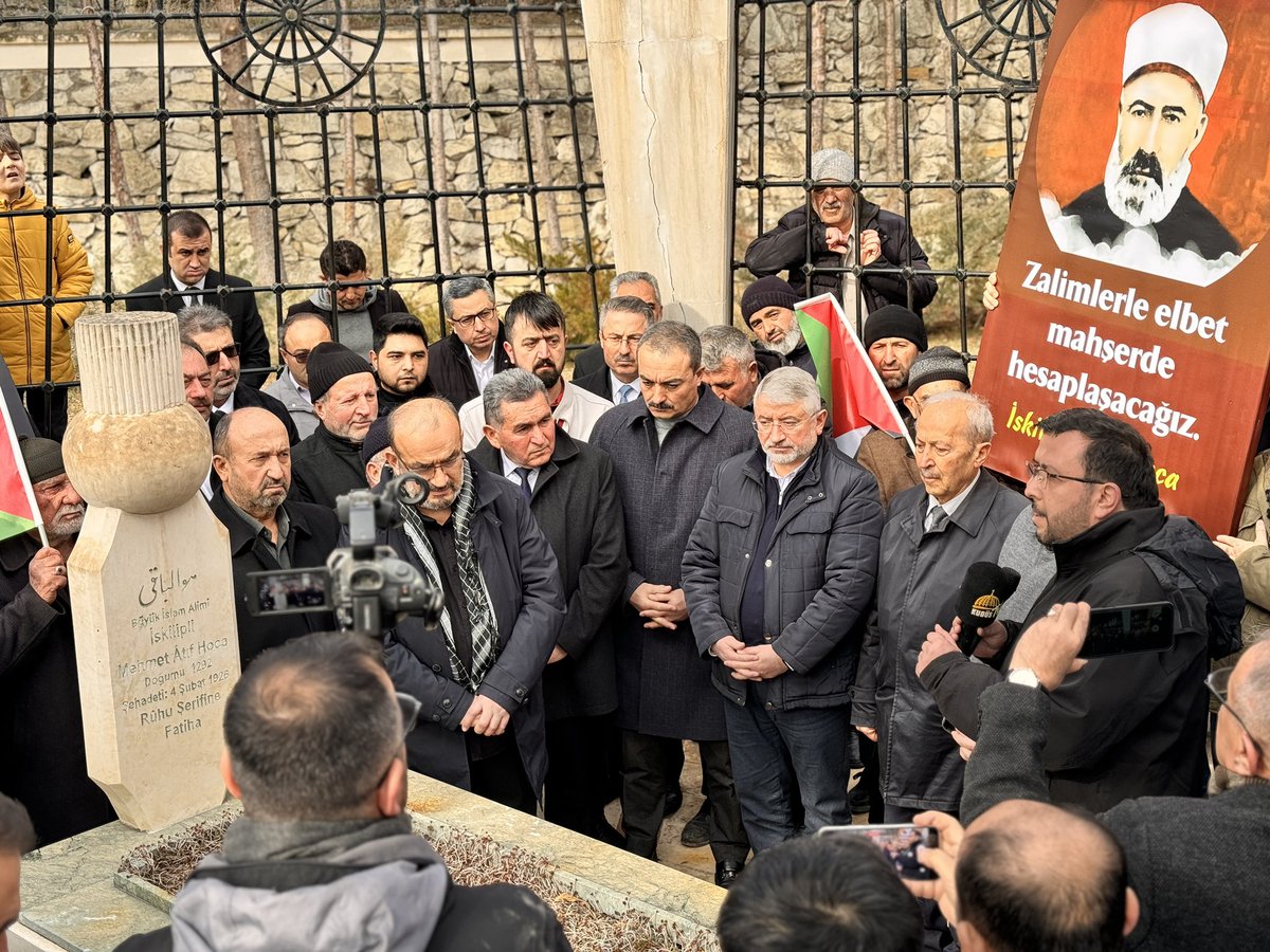 HibrahimASGIN's tweet photo. Son devrin din mazlumlarından büyük âlim İskilipli Atıf Hoca'yı şehadetinin 98. sene-i devriyesinde kabri başında dualarla, İskilip Ulu Camii’de Mevlîd-i Şerîf ile yâd ettik. 

Ruhu şâd, mekanı cennet olsun. https://t.co/Dezbd00Js2