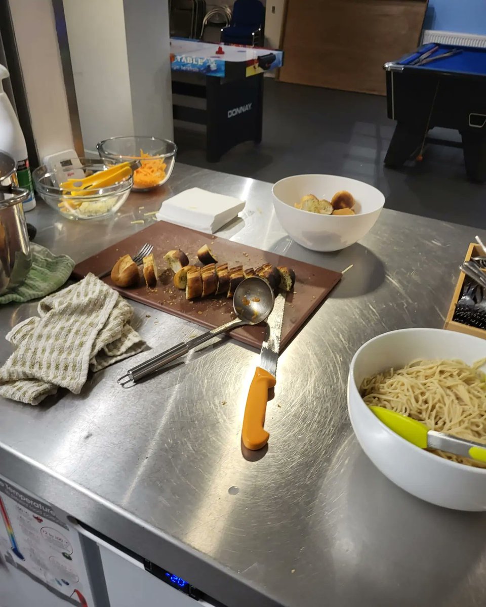 girvanyouthtrst's tweet photo. We had Spag Bol & Apple Strudels for our first #MidWeekMunch of 2024 ๐๐
On Wednesday we're having Baked Tatties (with a choice of fillings) & Ice Cream Sundaes ๐ฅ๐จ
MidWeek Munch runs every Wednesday in Z1 Youth Bar from 3.30pm-5.00pm for anyone S1 to 18 years ๐ #TeamGYT https://t.co/uXmwpjNsE0