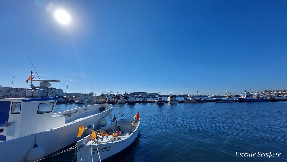 Going for a stroll 😎🌞 #santapola🇪🇦 #España🇪🇦 #spaineverythingunderthesun🌞 #bluesky💙 #nofilters #sinfiltros📷 #costablanca #mediterráneo #mediterraneansea🌊 @SantaPolaTurism