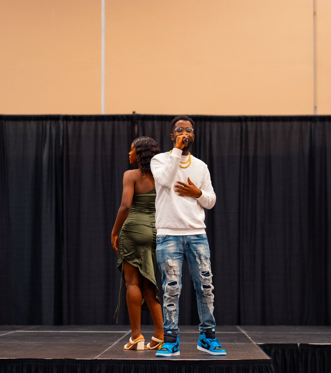 andikamagazine's tweet photo. Meet the Burundian Artist AB Nabil Turned #Producer, #Cinematographer, #Musician, and #Video_Director in #Kentucky, #USA
His true name is Abdallah Nitereka. He is known under his moniker as @abnabil_ . Born in #Burundi, his family fled to #Tanzania for Burundi was facing instability whilst he was only two years old. After nine years as a refugee in Tanzania, he moved to #Kentucky in the United States of America, where he is now expressing his talents in music as well as videography.
@abnabil_ started singing at a young age in a Sunday school choir. Of course it was not serious as such, but in his household music was always on. He grew up seeing how much his dad loved #music, how much music was a big part of family. Hence, it triggered a gift he had inside him. Unfortunately, he never saw that until the passing of his late dad. “When I started writing songs, it was just to release emotions. And then I realized I could actually do something amazing with the talents I have and so, I found a team that was willing to help me grow as a musician », he confides.
The message conveyed in his songs depended on what he feels like talking about or how he feelsinside. « One day, it can be a broken-hearted song and the next a song of thanksgiving to the Almighty God. I would like then to highlight that some of my songs are inspired by events which take place around me or stories that people told me », he tells.
It’s not easy to be a musician in the USA
As AB Nabil tells, it’s really a tough journey to be a musician in the US. It’s tougher even to him for he’s not trying to lose his identity and the audience. So, the foremost challenge relies in the fact that he provides his songs to an audience which doesn’t speak foreign languages. « I sometimes use #Kirundi in my songs although I’m told it’s not the best. So, my songs are in various languages such as Swahili (being the most dominant language), Kirundi, English, and sometimes other languages that I’m not fluent in but of which I know some words. The main goal is to make the song sound aesthetically pleasing ».
@abnabil_ is lucky to have people who support him though challenges never lack. “For music and videos, I have a team. Together, we finance my videos, although most of my videos are shot and edited by myself and we still have to account for other resources we might not have at hand », he concludes.
Read on the website 👉https://t.co/1TIciDFM3m
#andikamagazine
#writeyourownstory
#Burundi
#africa
#music
#usa
Photos by @abnabil_