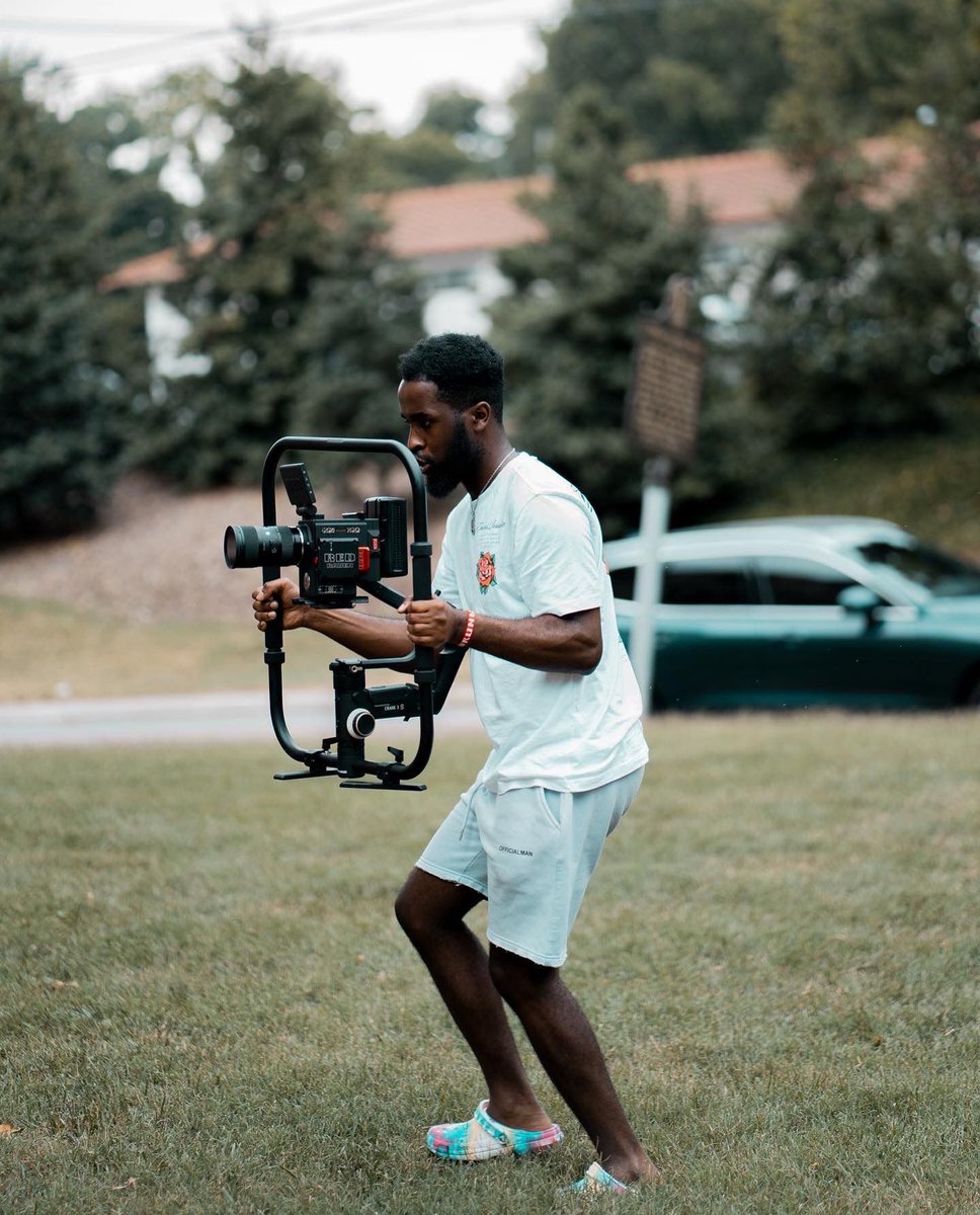 andikamagazine's tweet photo. Meet the Burundian Artist AB Nabil Turned #Producer, #Cinematographer, #Musician, and #Video_Director in #Kentucky, #USA
His true name is Abdallah Nitereka. He is known under his moniker as @abnabil_ . Born in #Burundi, his family fled to #Tanzania for Burundi was facing instability whilst he was only two years old. After nine years as a refugee in Tanzania, he moved to #Kentucky in the United States of America, where he is now expressing his talents in music as well as videography.
@abnabil_ started singing at a young age in a Sunday school choir. Of course it was not serious as such, but in his household music was always on. He grew up seeing how much his dad loved #music, how much music was a big part of family. Hence, it triggered a gift he had inside him. Unfortunately, he never saw that until the passing of his late dad. “When I started writing songs, it was just to release emotions. And then I realized I could actually do something amazing with the talents I have and so, I found a team that was willing to help me grow as a musician », he confides.
The message conveyed in his songs depended on what he feels like talking about or how he feelsinside. « One day, it can be a broken-hearted song and the next a song of thanksgiving to the Almighty God. I would like then to highlight that some of my songs are inspired by events which take place around me or stories that people told me », he tells.
It’s not easy to be a musician in the USA
As AB Nabil tells, it’s really a tough journey to be a musician in the US. It’s tougher even to him for he’s not trying to lose his identity and the audience. So, the foremost challenge relies in the fact that he provides his songs to an audience which doesn’t speak foreign languages. « I sometimes use #Kirundi in my songs although I’m told it’s not the best. So, my songs are in various languages such as Swahili (being the most dominant language), Kirundi, English, and sometimes other languages that I’m not fluent in but of which I know some words. The main goal is to make the song sound aesthetically pleasing ».
@abnabil_ is lucky to have people who support him though challenges never lack. “For music and videos, I have a team. Together, we finance my videos, although most of my videos are shot and edited by myself and we still have to account for other resources we might not have at hand », he concludes.
Read on the website 👉https://t.co/1TIciDFM3m
#andikamagazine
#writeyourownstory
#Burundi
#africa
#music
#usa
Photos by @abnabil_