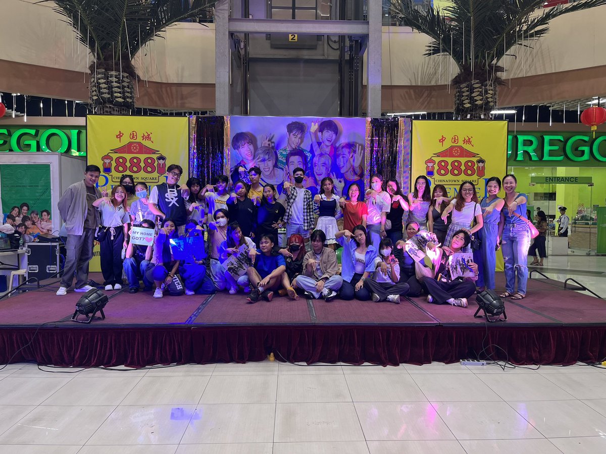 GOT7NEGROSBCD's tweet photo. Happy 10th Anniversary #GOT7 #ADecadeandMore 
Thank you so much dearest Ahgase for coming and celebrating with us and to 888 Premier Mall for our venue cheer to more and more events 🎉🎉 https://t.co/vW71vQxKw9