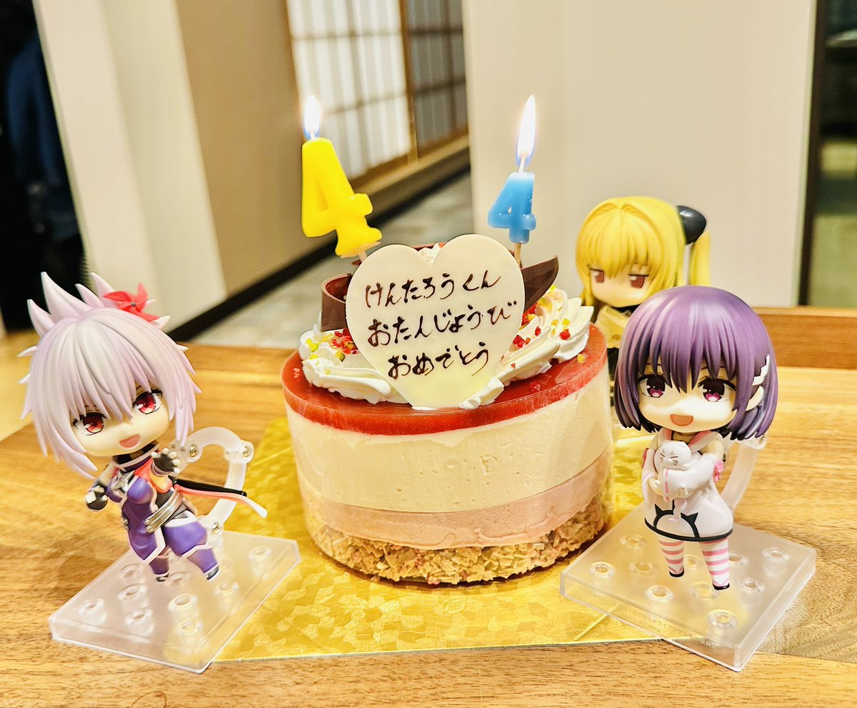 yabuki_info's tweet photo. おかげさまで44歳を迎えられました😊
(連載すると浦島太郎になるんで自分の年齢に驚く…) https://t.co/t5Dpvc4yak