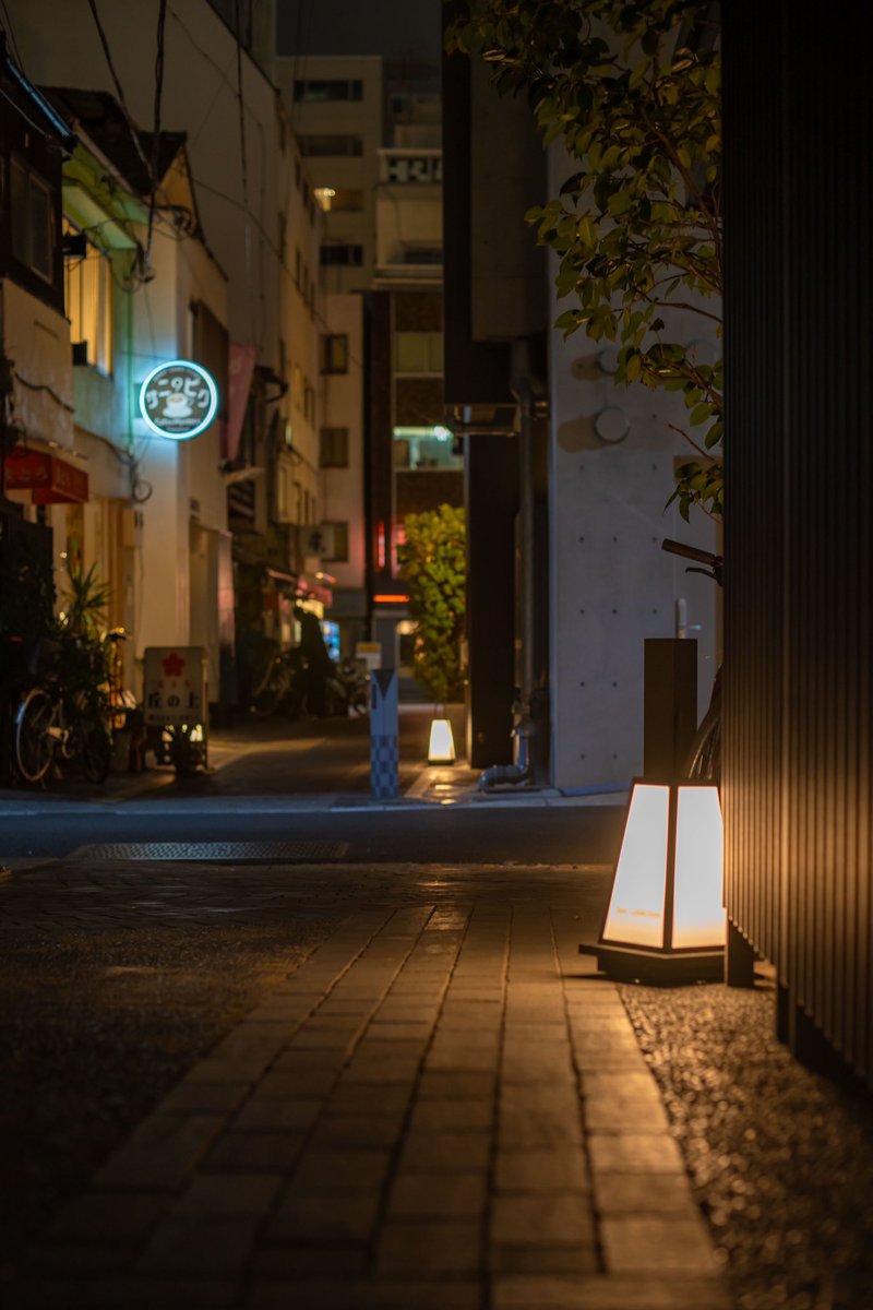 pieces_of_wisd1's tweet photo. 金曜の夜、日本橋室町神田界隈。
#omzuiko #omzuiko50mmf12 https://t.co/4G1xfcMq6E