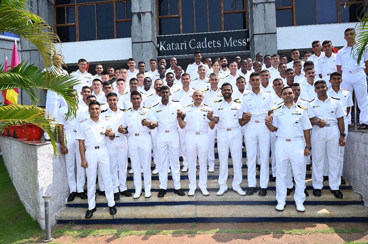 #BuildingBridgesofFriendship🇮🇳🤝🇱🇰
76th Independence Day of Sri Lanka celebrated at #INA with SLN Officer Cadets. 
VAdm Vineet McCarty #Comdt_INA conveyed personal greetings. Ceremonial cake-cutting & high-tea in presence of Senior Officers,Faculty & Cadets to foster strong bonds