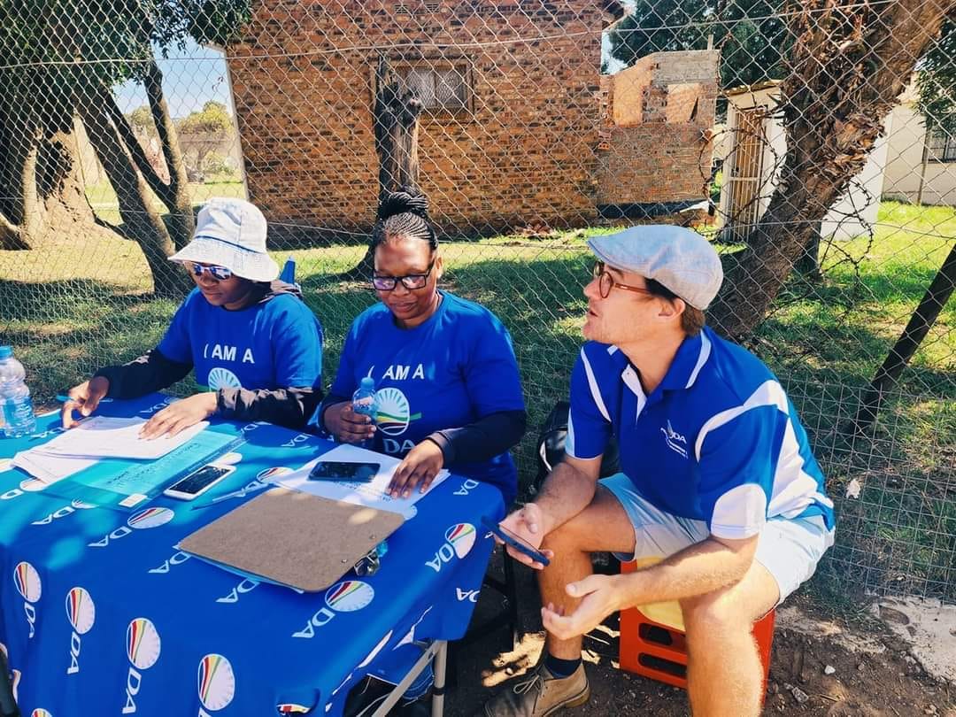 DAEasternCape's tweet image. 📌Kwanomzamo! - Democratic Alliance Kouga

Register to vote at your nearest voting station today or register online at check.da.org.za #RescueSA #RegisterToVoteDA