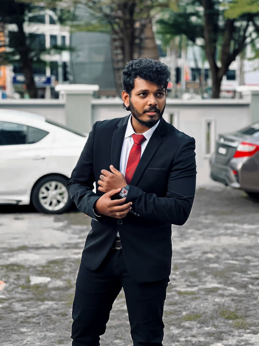 MervinAnthony10's tweet photo. Illusion 🎭 
#malaysian #tamil #suiteup #viral https://t.co/RrQIhXtUkn