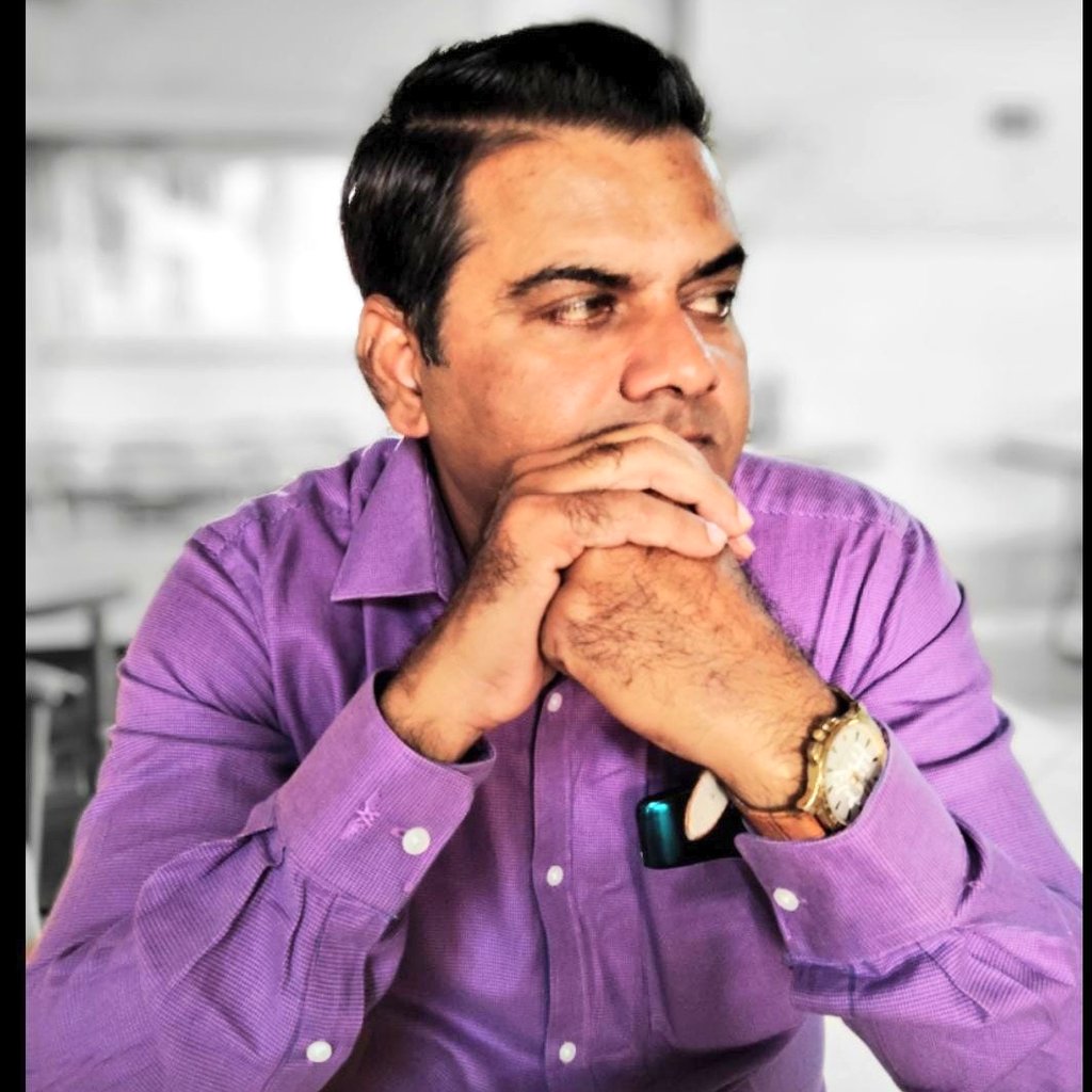 #NewProfilePic
In this world of ambiguities Iam searching for solace.
Let's connect #Life