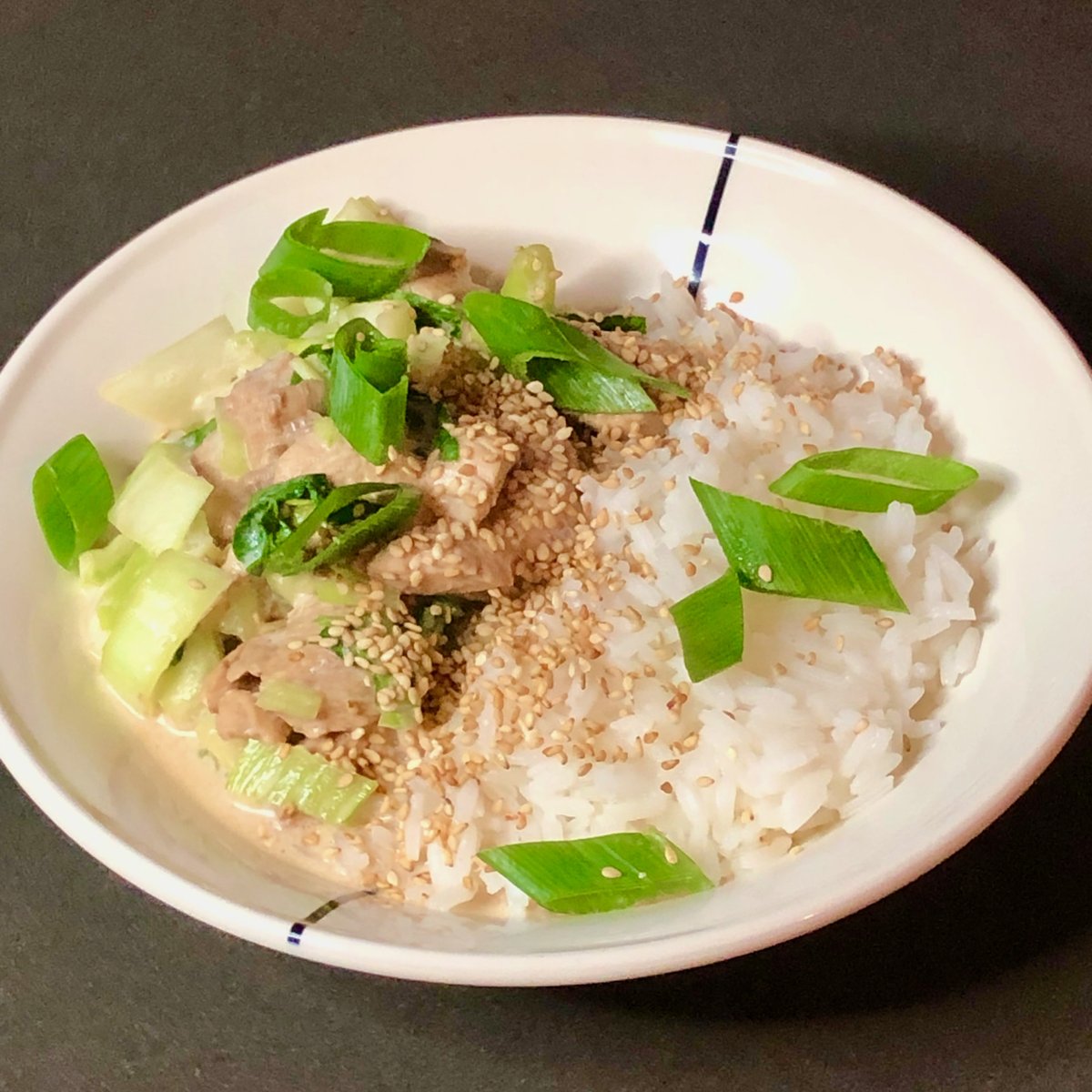 surpr_recipes's tweet photo. Marinated coconut chicken with pak choy
An easy and flavorful midweek deal. There you are with this marinated coconut chicken with pak choy. Tender chicken in an Asian stir-fry.
#chicken #coconutsauce #pakchoy
https://t.co/78ZOz1AYXg https://t.co/zJmv7wkbn7
