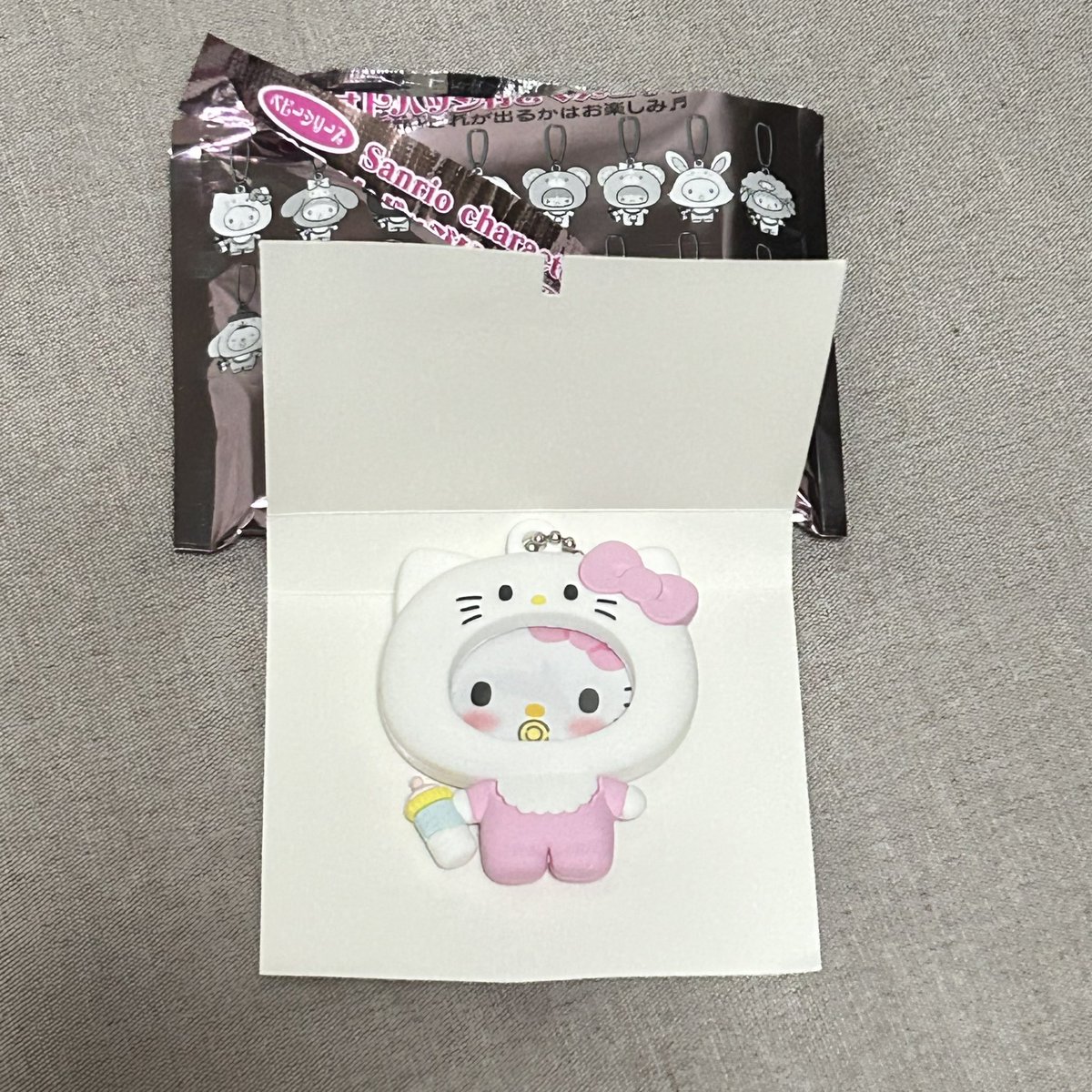 0nnw_'s tweet photo. 【交換】サンリオ フォトバッジ付きマスコットチャーム フォトバッチ　ベビーシリーズ

譲→キティ

求→ポチャッコ

郵送取引希望です
ご気軽にお声掛けください*\( * ॑˘ ॑* )

 #サンリオマスコット
 #サンリオフォトバッチ付きマスコット
 #サンリオ交換 https://t.co/Ufbpqo7AiV