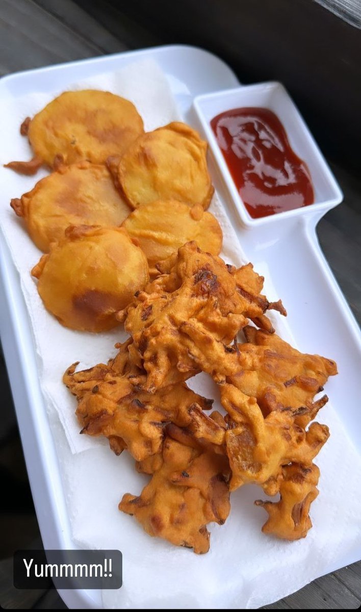 cutiefairy_sara's tweet photo. Is haseen mosam ma pakoray tw must hai ...yum 🤤
#haseenmosam
#KarachiRain
#pakoray https://t.co/jSOI9Vf6Rv