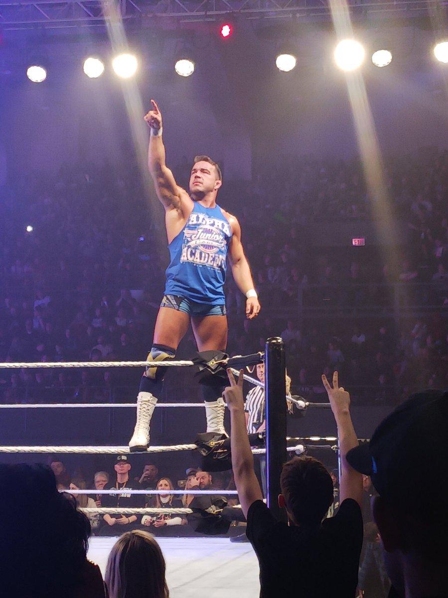 squeakers1012's tweet photo. #WWEKnoxville @CodyRhodes @ZoeyStarkWWE @QoSBaszler https://t.co/lvrLs3HNUa