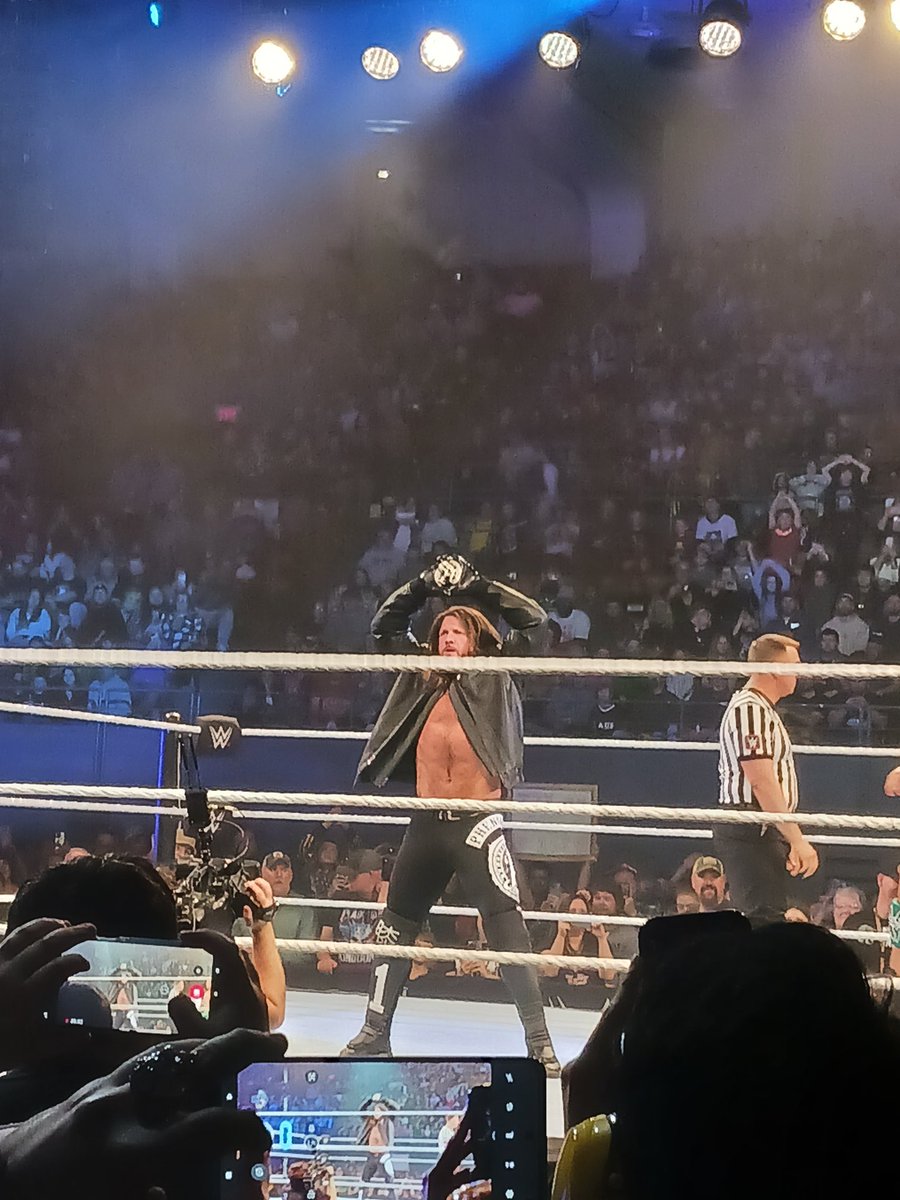squeakers1012's tweet photo. #WWEKnoxville @CodyRhodes @ZoeyStarkWWE @QoSBaszler https://t.co/lvrLs3HNUa