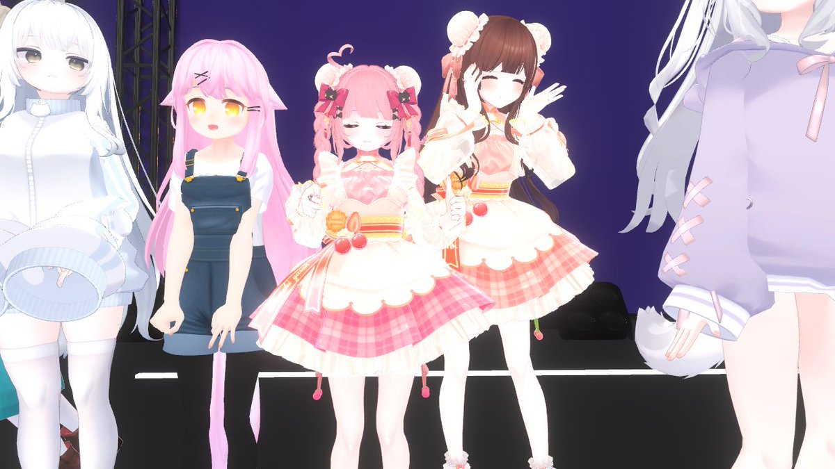 VRneko3mai's tweet photo. ０２月０３日(土曜日)
 【　#ColorfulParty #からぱり からぱりふぇす　】より2 
しっかり、めるもこてぇてぇだけは撮ってた罠|彡ｻｯ https://t.co/6vlfE6uskx