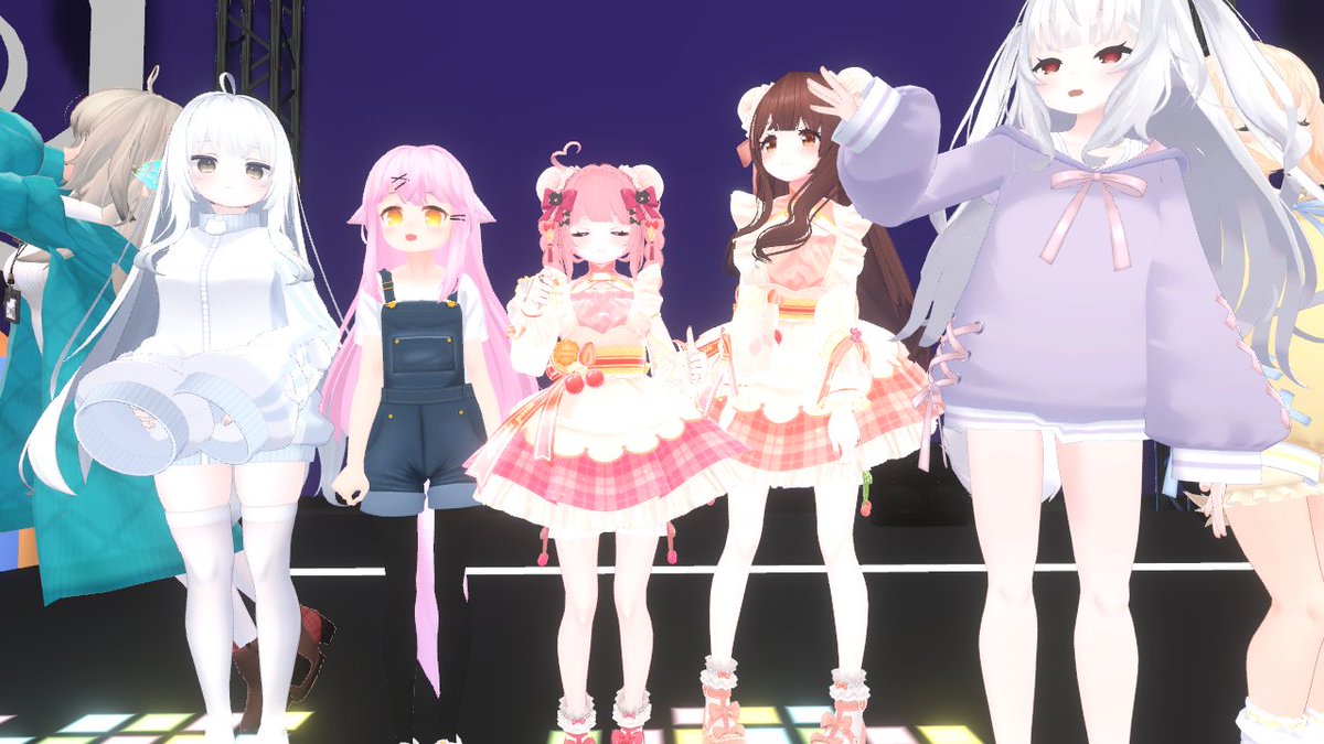 VRneko3mai's tweet photo. ０２月０３日(土曜日)
 【　#ColorfulParty #からぱり からぱりふぇす　】より2 
しっかり、めるもこてぇてぇだけは撮ってた罠|彡ｻｯ https://t.co/6vlfE6uskx