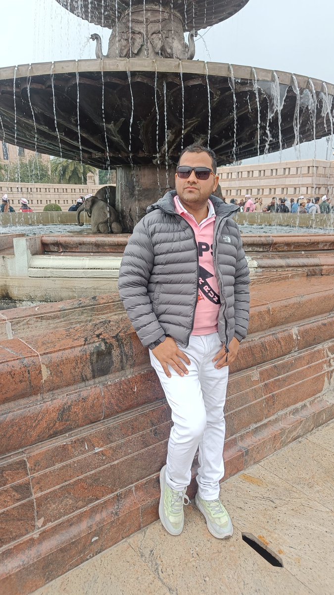 Jitendr54079468's tweet photo. लहरों से डर कर नौका पार नहीं होती
कोशिश करने वालों की हार नहीं होती।
  एक कदम और हमारे भविष्य के सहारे कर्मचारियों के के बुढ़ापे का सहारा पुरानी पेंशन की मांग के लिए साथियों के साथ #Run_for_ops में भाग लिया।

जय युवा जय अटेवा। 💪💪💐💐

 #OPS
 #RunForOPS 
#ambedkarparklucknow https://t.co/VUaOnGLtfu