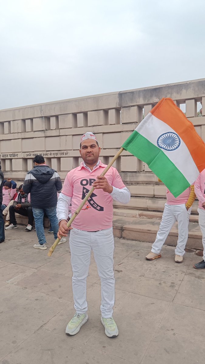 Jitendr54079468's tweet photo. लहरों से डर कर नौका पार नहीं होती
कोशिश करने वालों की हार नहीं होती।
  एक कदम और हमारे भविष्य के सहारे कर्मचारियों के के बुढ़ापे का सहारा पुरानी पेंशन की मांग के लिए साथियों के साथ #Run_for_ops में भाग लिया।

जय युवा जय अटेवा। 💪💪💐💐

 #OPS
 #RunForOPS 
#ambedkarparklucknow https://t.co/VUaOnGLtfu