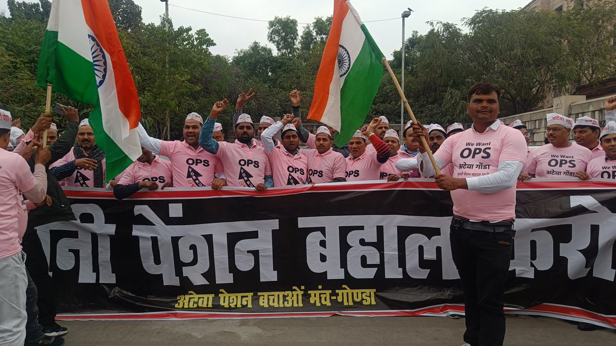 Jitendr54079468's tweet photo. लहरों से डर कर नौका पार नहीं होती
कोशिश करने वालों की हार नहीं होती।
  एक कदम और हमारे भविष्य के सहारे कर्मचारियों के के बुढ़ापे का सहारा पुरानी पेंशन की मांग के लिए साथियों के साथ #Run_for_ops में भाग लिया।

जय युवा जय अटेवा। 💪💪💐💐

 #OPS
 #RunForOPS 
#ambedkarparklucknow https://t.co/VUaOnGLtfu