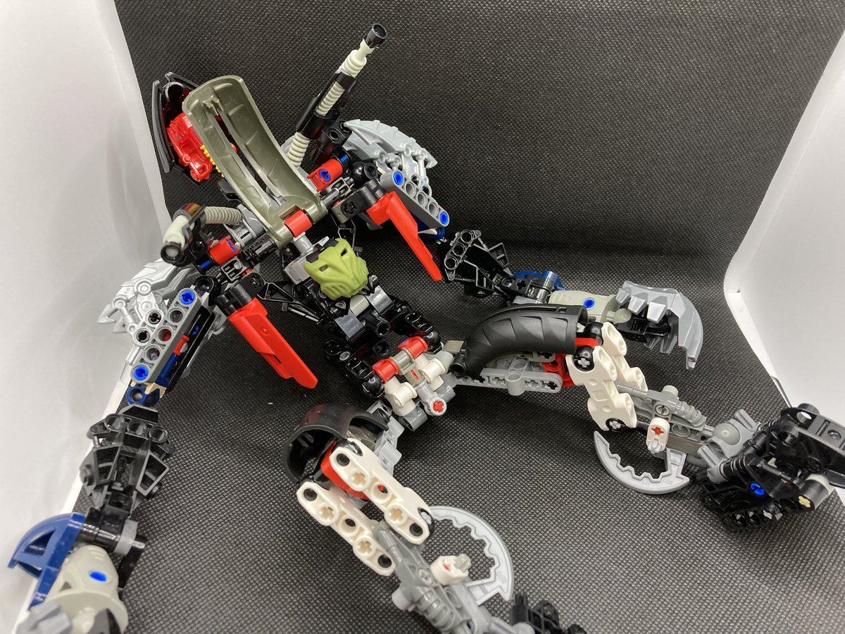 hk11259's tweet photo. マスクオブライト版マクータ(テリダックス)
特徴的な足と腕の再現を目標に。
胴体スカスカなのでフェイスパーツとカノイはつけられないからクラナ
どうしても安定感は少ないけど、立てるくらいにはなったかな
#BIONCLE
#バイオニクル https://t.co/fHg6eQeR6w
