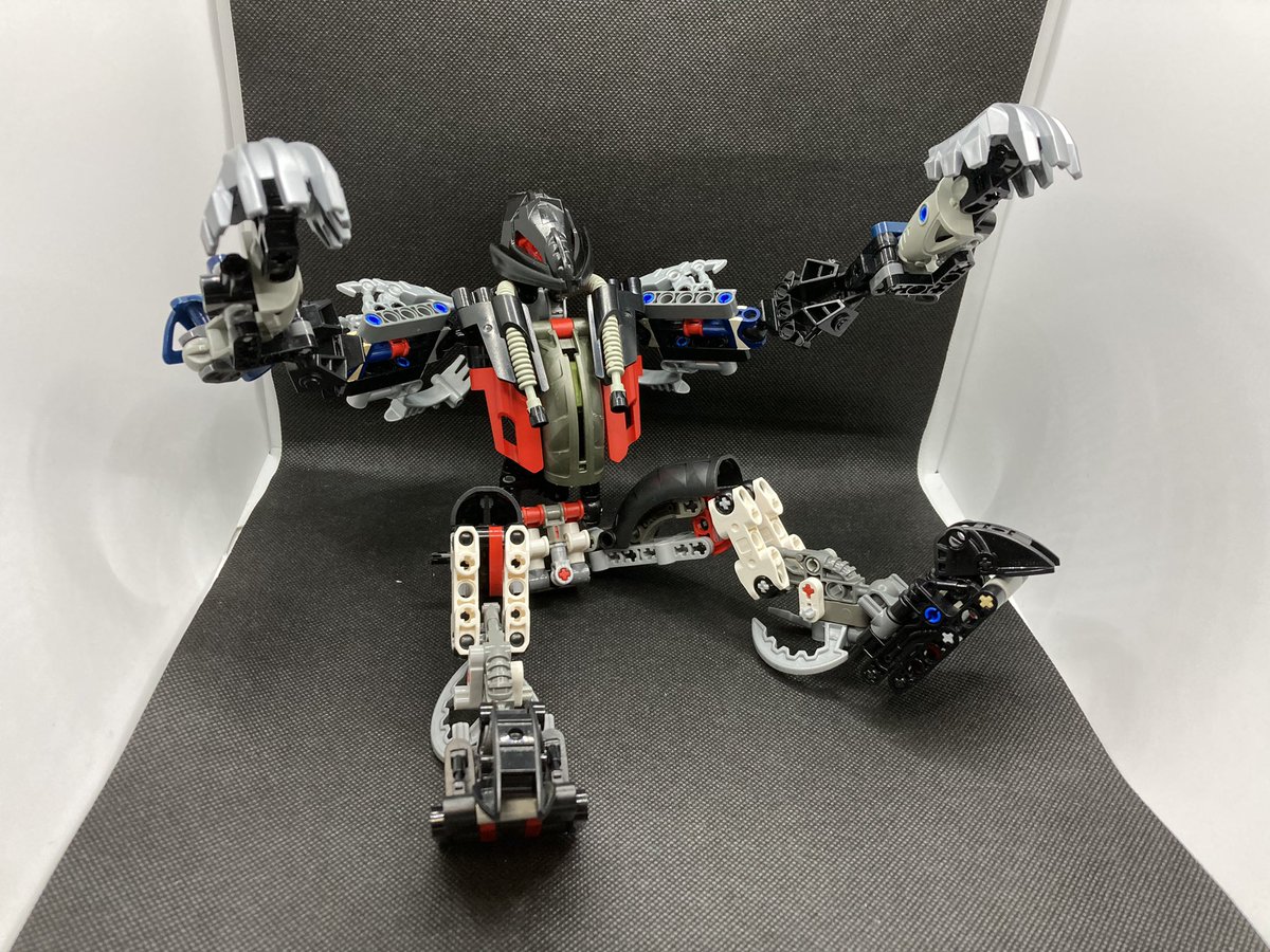 hk11259's tweet photo. マスクオブライト版マクータ(テリダックス)
特徴的な足と腕の再現を目標に。
胴体スカスカなのでフェイスパーツとカノイはつけられないからクラナ
どうしても安定感は少ないけど、立てるくらいにはなったかな
#BIONCLE
#バイオニクル https://t.co/fHg6eQeR6w