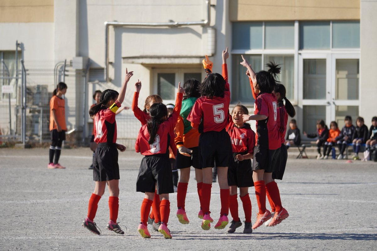 ohbasoccer8's tweet photo. 2024/02/03林間レモンズ招待
4試合、みんな沢山走り帰りには、「疲れたぁ～」という団員が多かったです。みんな1歩1歩成長ですね。
 #藤沢市小学女子サッカー
 #FC大庭レディース
 #体験募集 https://t.co/eSaemmWDjv
