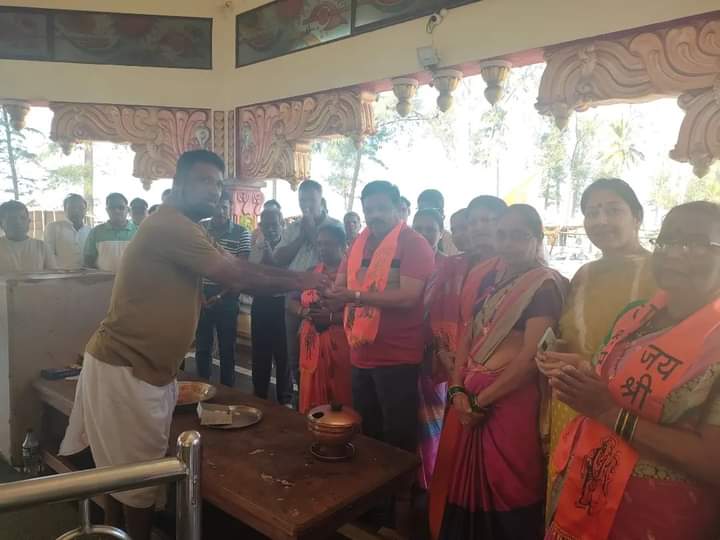 DayanandSopte's tweet photo. Keri Village joins Nationwide Temple Cleanliness Drive at Shree Ajoba temple Devasthan , keri. Ahead of the Consecration of Shree Ram Mandir, Ayodhya. https://t.co/csaiM9SPsG