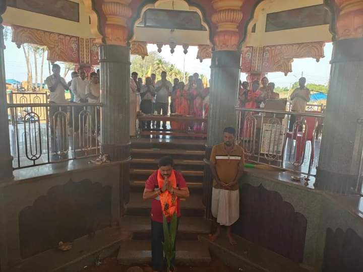 DayanandSopte's tweet photo. Keri Village joins Nationwide Temple Cleanliness Drive at Shree Ajoba temple Devasthan , keri. Ahead of the Consecration of Shree Ram Mandir, Ayodhya. https://t.co/csaiM9SPsG