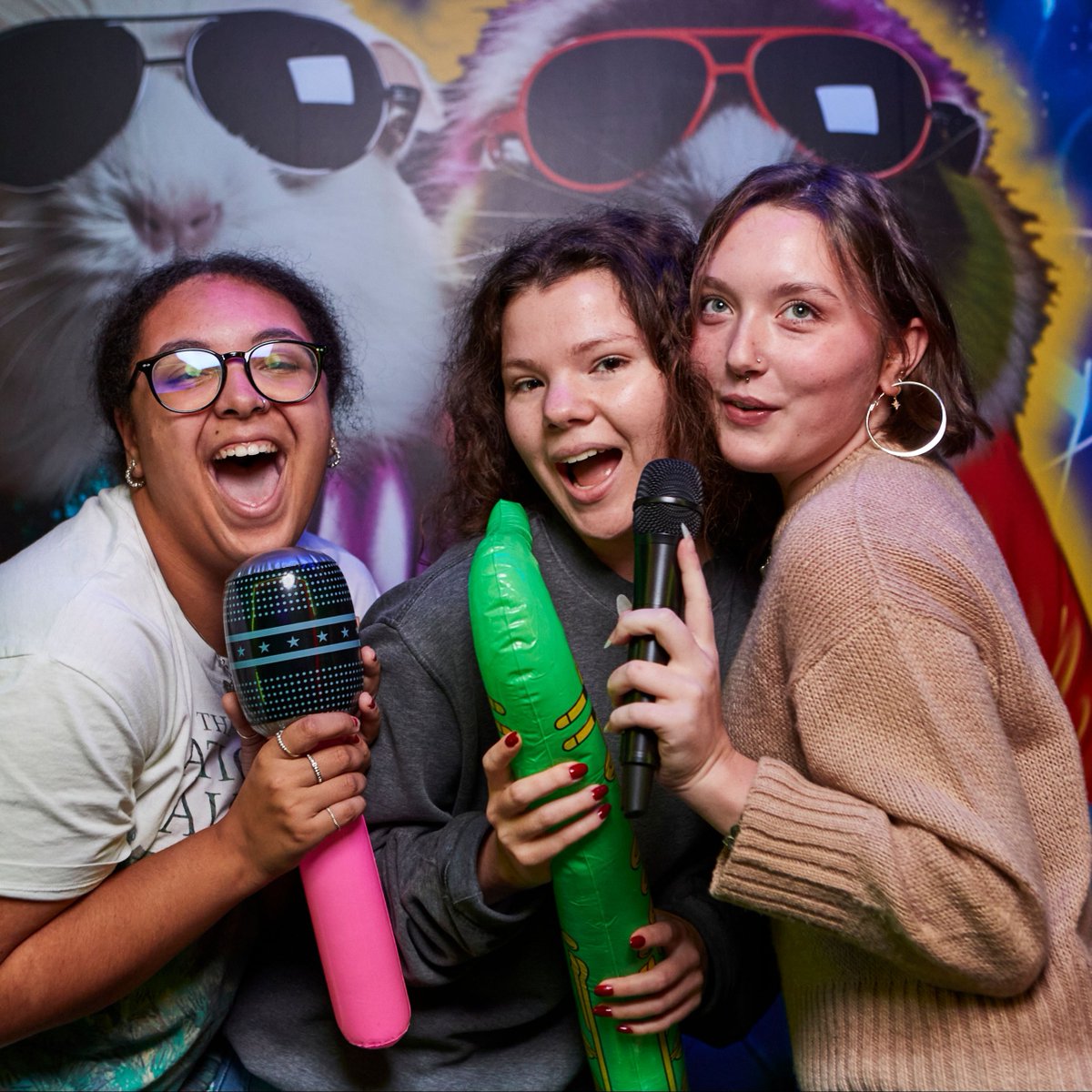 Happy Sunday 🥳 What’s your Sunday feel good song?

#sundayvibes #feelgoodsong #karaoke