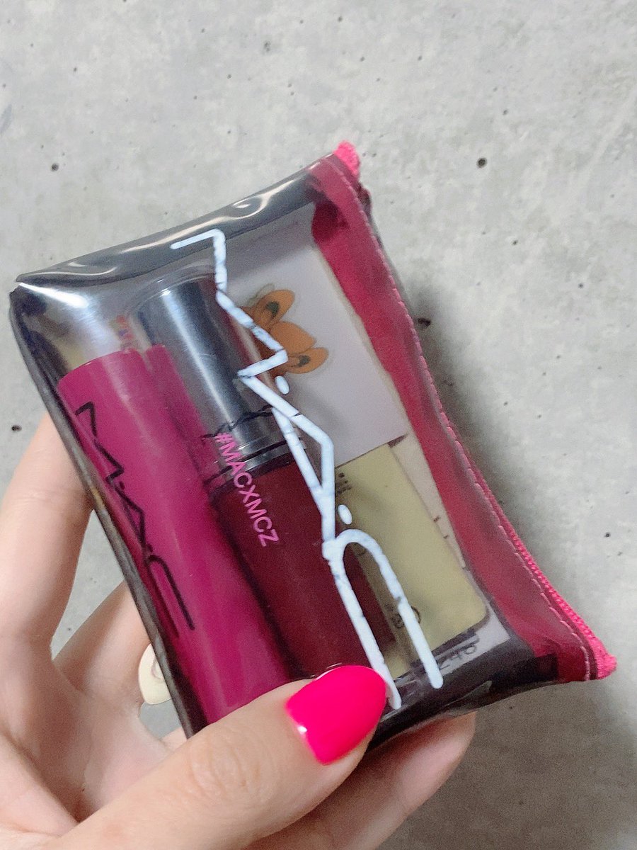 kaoru_pink's tweet photo. ロックドキスインク本当に良い〜〜!
発色良くて伸び良くて色持ち良すぎるし落ちても綺麗で唇血色最悪人間には最高すぎて別の色も欲しくなった、、
MACとももクロちゃんのコラボポーチにもピッタリ入るのたすかる。
何年もずっと使ってる!またコラボしてほしいな、、🩷
#MACXMCZ https://t.co/5Gu1Yg9egd