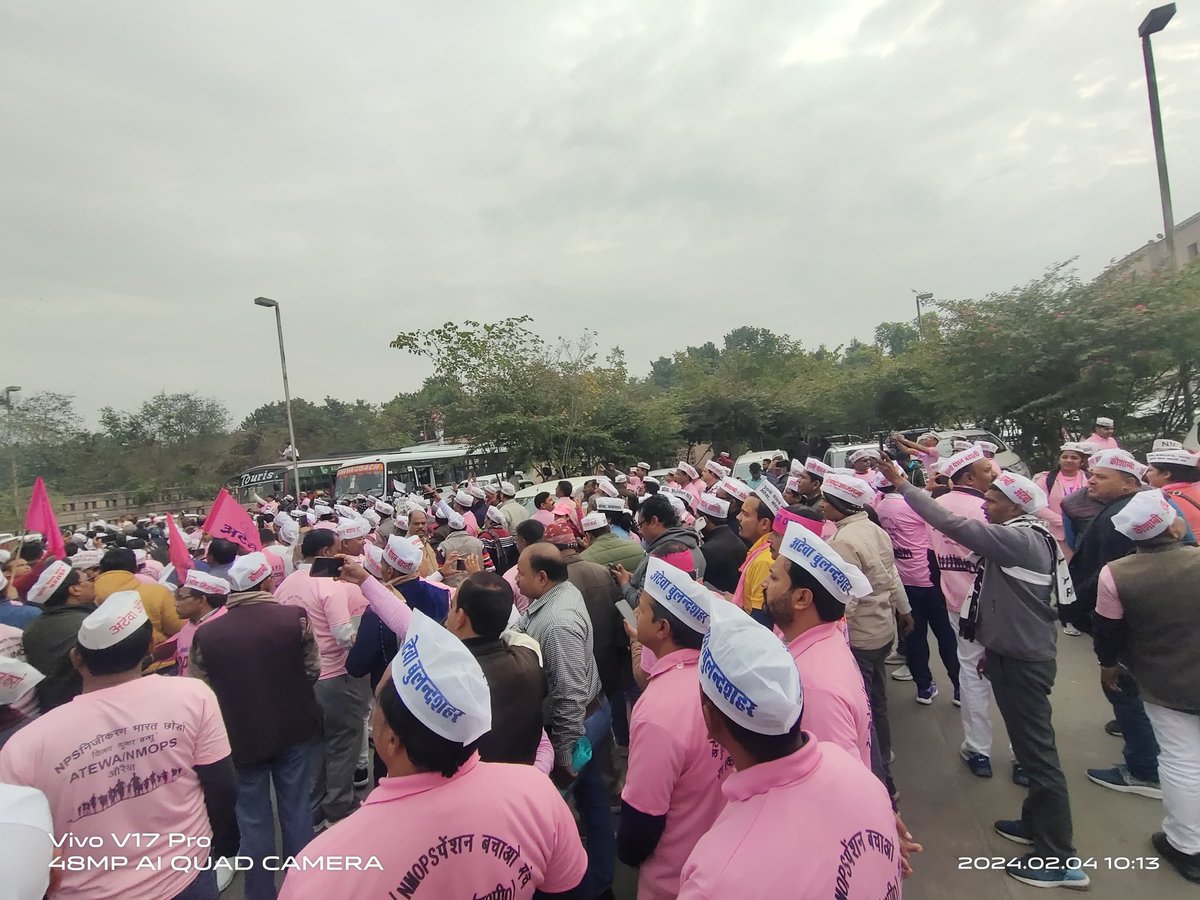 AnkheHamari's tweet image. #RunForOPS 
#पुरानी_पेंशन_बहाल_करो 
#NPSनिजीकरणभारतछोड़ो 
आज दिनाक 4 फरवरी 2024 को लखनऊ में Run  for OPS का दृश्य।