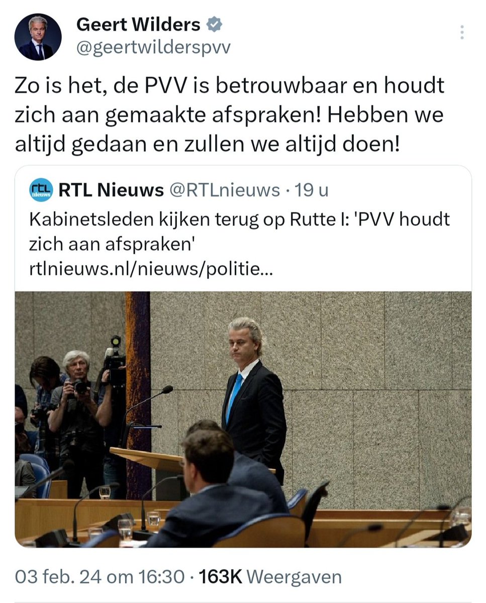 esther_zelf's tweet photo. Betrouwbaar? De beloften van de #PVV staan al naast de afvalbak voordat de inkt onder de afspraak is opgedroogd. Behalve de anti-islamafspraken natuurlijk.
Echt @geertwilderspvv je bent nog minder betrouwbaar dan #vanderPlas.
En dat wil wat zeggen.
#Stopdeformatie https://t.co/wxaIgxhpMr