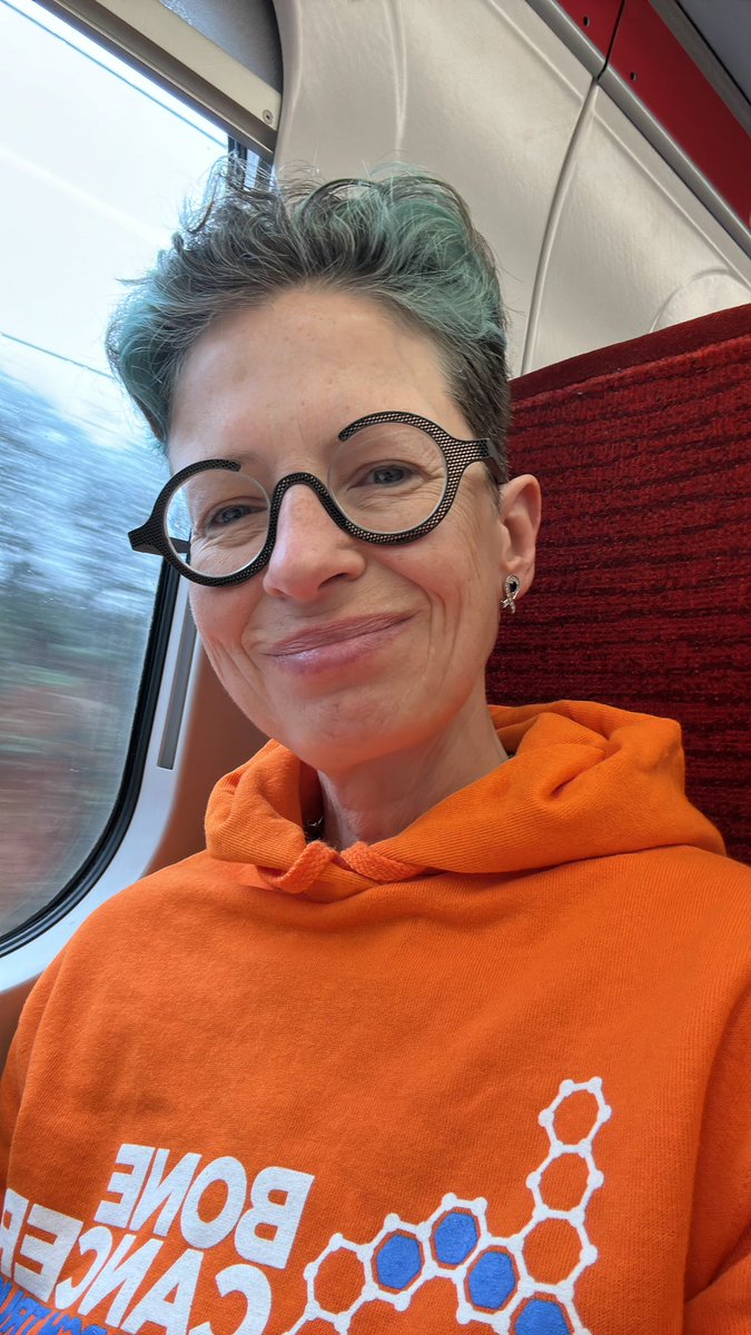 Liz_ORiordan's tweet image. On my way back home from Leeds 
Had an AMAZING time celebrating the incredible people who treat primary bone cancer 
Loved hosting @BCRT #BoneIdols and meeting @theAliceRoberts too - she’s as awesome as I knew she would be. 
It’s all about the BONES