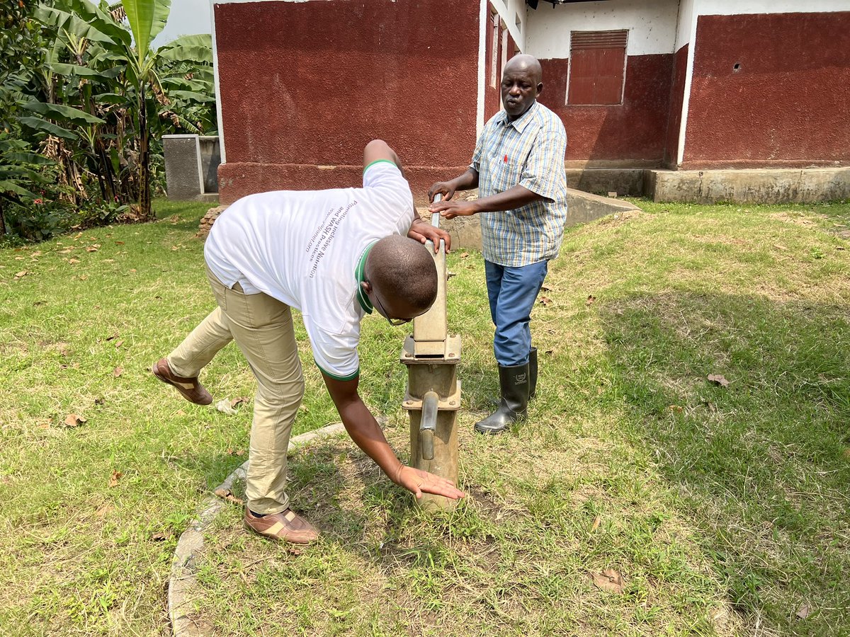 YAGANET1's tweet photo. Breaking barriers to clean water access in underserved communities of Kasese is crucial health, dignity, and development issue! Let's work together to ensure everyone has access to safe and clean water. #CleanWaterForAll #KaseseCommunity #InclusiveActions4ResilientCommunities https://t.co/p8Cbg60Lt4